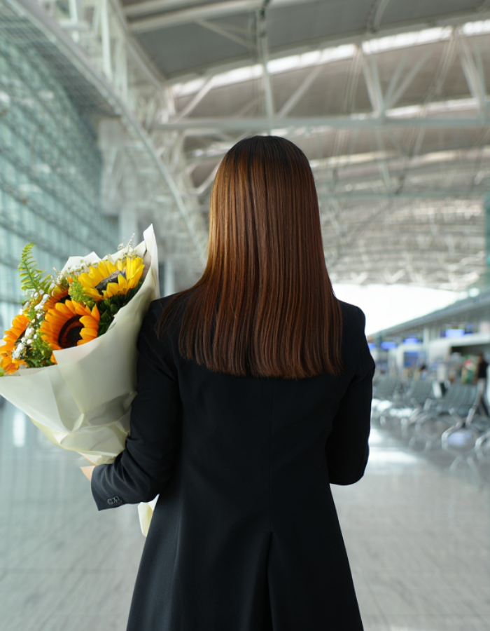 Deliver fresh flower bouquets to Suvarnabhumi Airport (BKK). Perfect for warm welcomes, surprises, and special moments. | DP FLOWERS BANGKOK