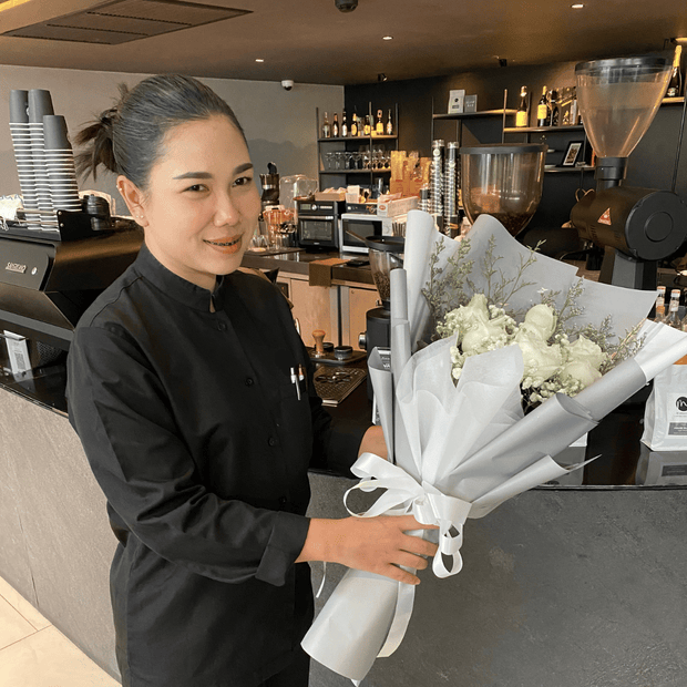 White Flower Bouquets | Elegant Sympathy & Wedding Flowers Bangkok | DP FLOWERS BANGKOK