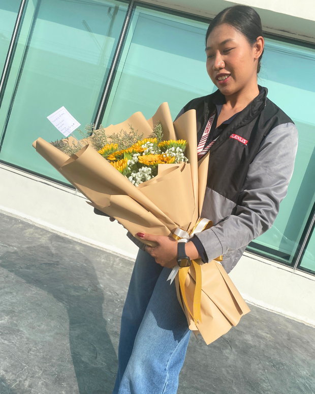 Happy woman holding a beautiful bouquet from DP FLOWERS BANGKOK – real customer review, surprised with flower delivery