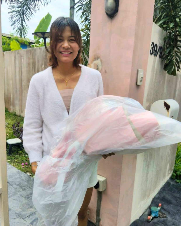 Happy woman holding a beautiful bouquet from DP FLOWERS BANGKOK – real customer review, surprised with flower delivery