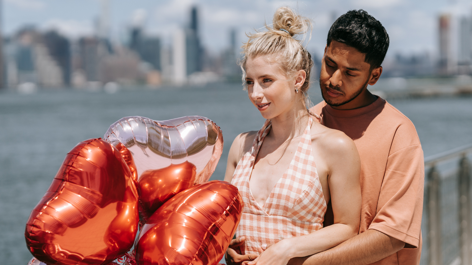 Valentine Flowers for Her vs Him: How to Choose the Perfect Bouquet | DP FLOWERS BANGKOK