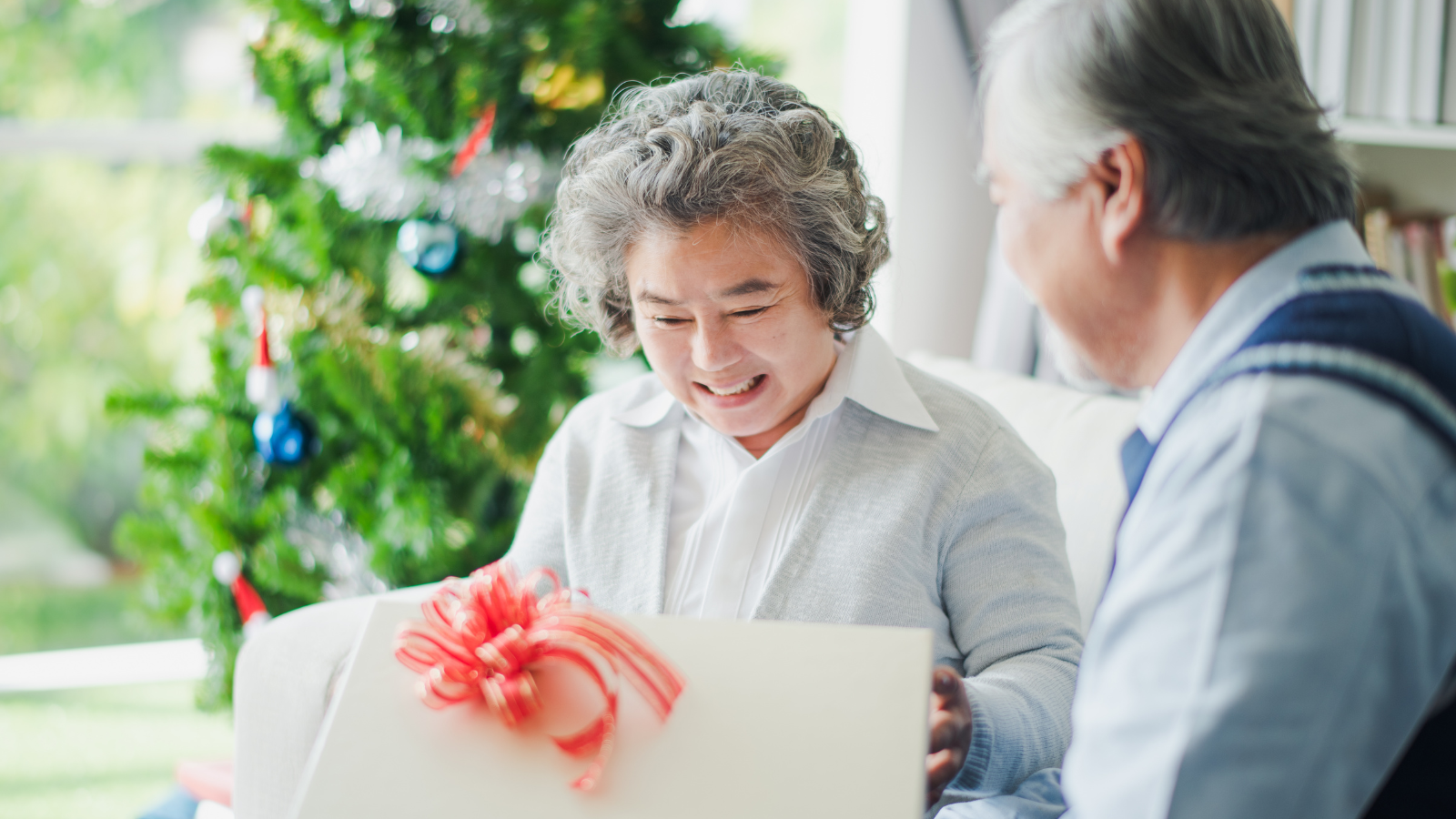 Flowers for Parents & Elders: Thoughtful Gifts in Bangkok | DP FLOWERS BANGKOK