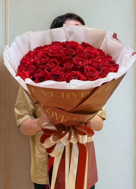 Elegant redroses bouquet in Bangkok. Perfect for Anniversary, Birthday & romantic occasions. Premium delivery service | DP FLOWERS BANGKOK