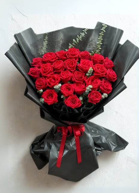 Red roses bouquet wrapped in black paper - luxury flower delivery Bangkok | DP FLOWERS BANGKOK