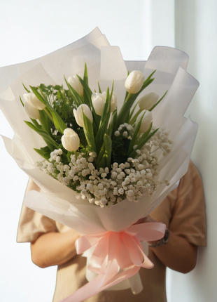 Elegant white tulip bouquet with 10 fresh stems, baby's breath and pink ribbon bow - fresh flower delivery Bangkok | DP FLOWERS BANGKOK