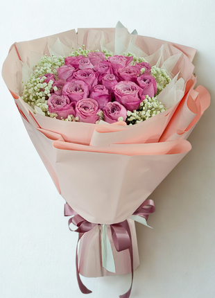Sweet lavender-purple roses bouquet with baby's breath wrapped in blush pink paper - romantic flower delivery Bangkok | DP FLOWERS BANGKOK