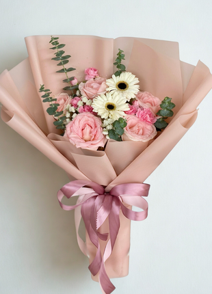 Elegant sweet bouquet of white gerberas and pink roses | DP FLOWERS BANGKOK