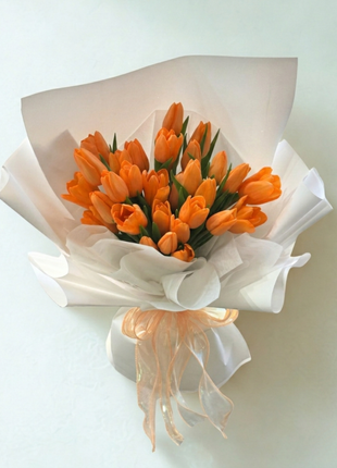 Grand bouquet of 30 premium orange tulips wrapped in ivory white paper with peach organza ribbon - flower delivery Bangkok | DP FLOWERS BANGKOK