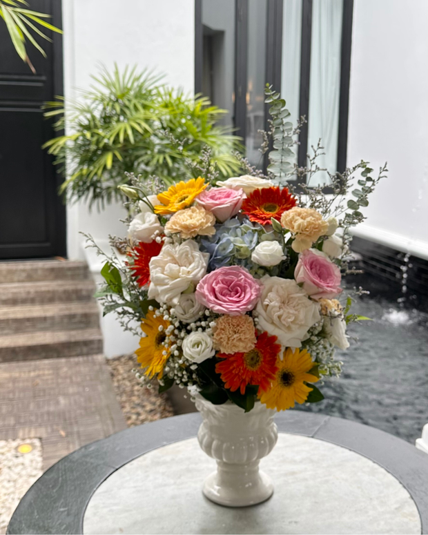 A beautyful vase flowers from DP FLOWERS BANGKOK – real customer review, surprised with flower delivery