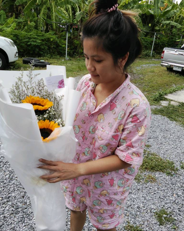 Happy woman holding a beautiful bouquet from DP FLOWERS BANGKOK – real customer review, surprised with flower delivery