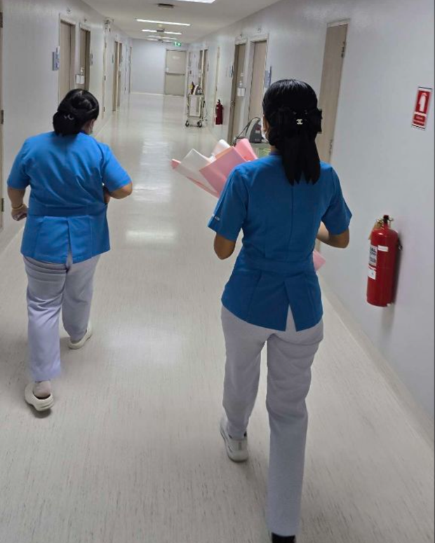 Happy woman holding a beautiful bouquet from DP FLOWERS BANGKOK – real customer review, surprised with flower delivery