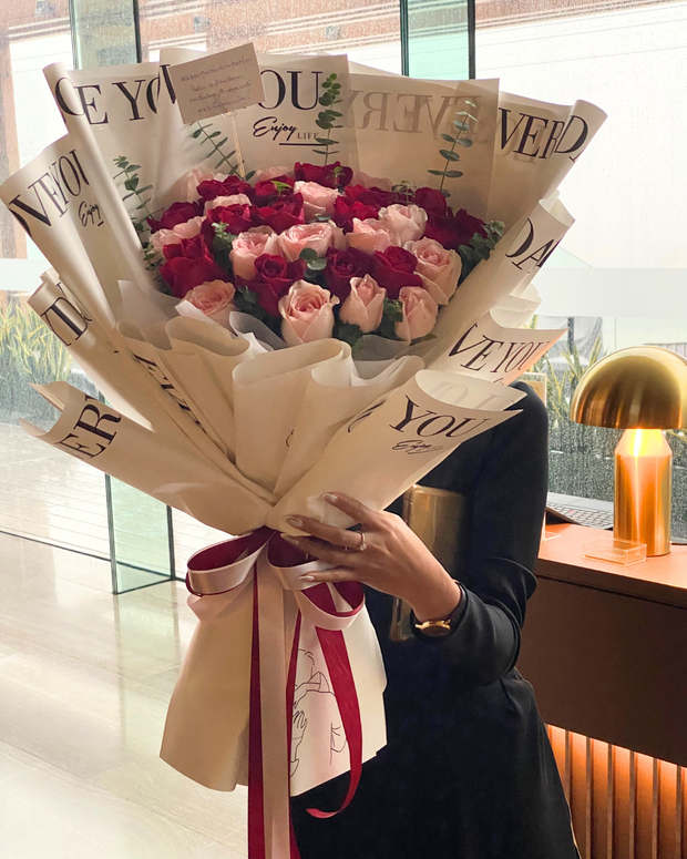 Happy woman holding a beautiful bouquet from DP FLOWERS BANGKOK – real customer review, surprised with flower delivery