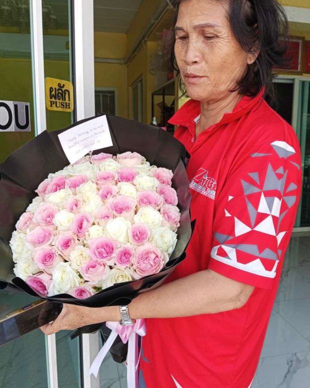 Happy woman holding a beautiful bouquet from DP FLOWERS BANGKOK – real customer review, surprised with flower delivery