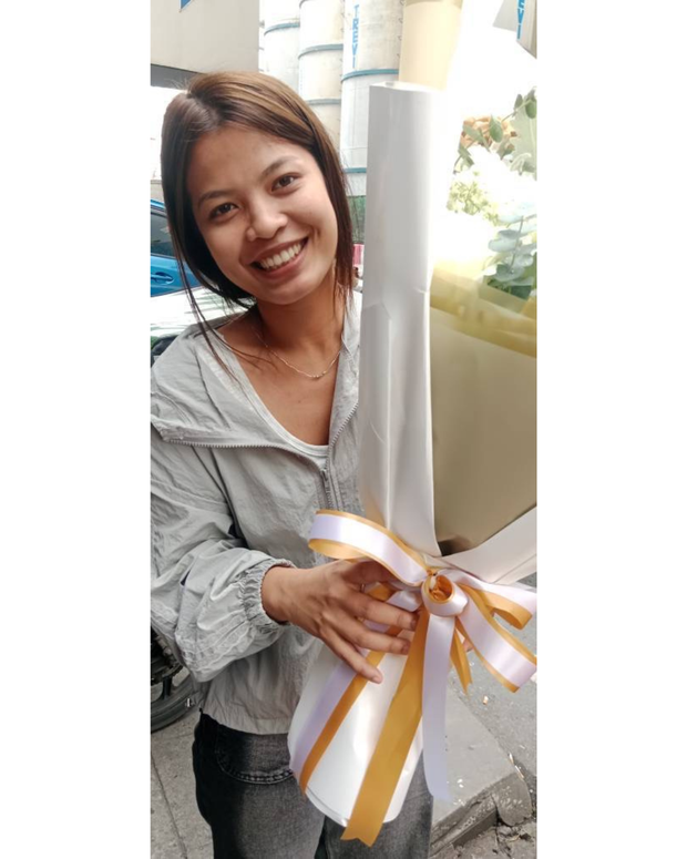 Happy woman holding a beautiful bouquet from DP FLOWERS BANGKOK – real customer review, surprised with flower delivery