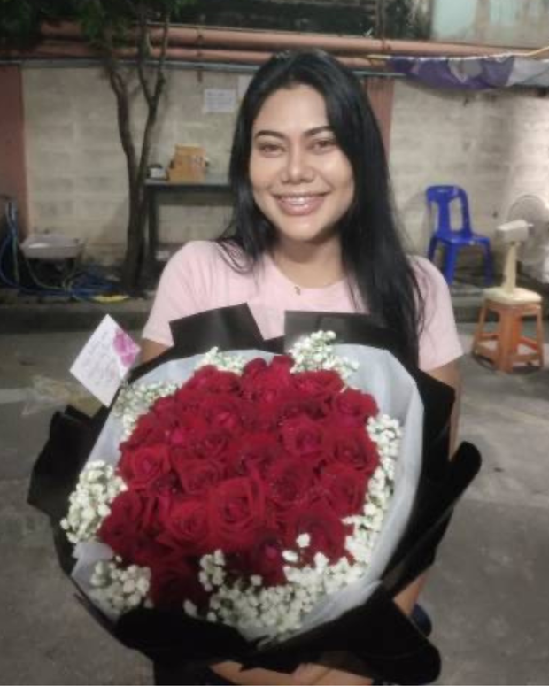 Happy woman holding a beautiful bouquet from DP FLOWERS BANGKOK – real customer review, surprised with flower delivery