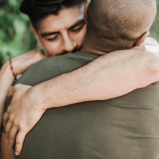 Two men hugging for comfort – DP FLOWERS BANGKOK sympathy flower delivery to express condolences